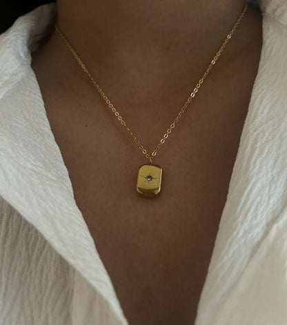 Stella Noir Necklace